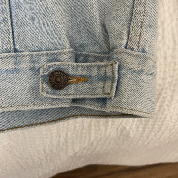 VINTAGE LEVI JEAN JACKET. Unique jacket. - Picture 5 of 5